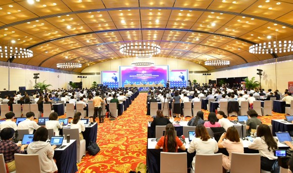 Khai mạc trọng thể Diễn đàn Kinh tế - Xã hội Việt Nam năm 2022  ​ ảnh 2