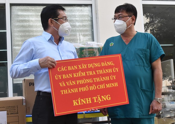 TPHCM trân trọng đóng góp của đội ngũ y, bác sĩ tuyến đầu chống dịch Covid-19 ảnh 1