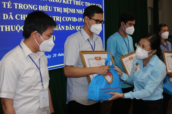 TPHCM đón tình nguyện viên tôn giáo hoàn thành nhiệm vụ chống dịch ảnh 1