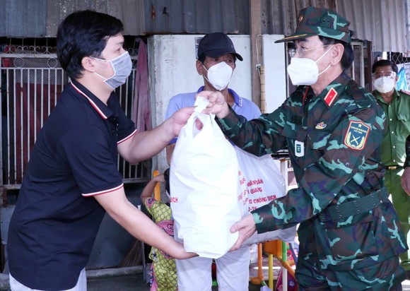 TPHCM tiếp nhận 110 tấn nông sản của tỉnh Tuyên Quang trao tặng ảnh 1