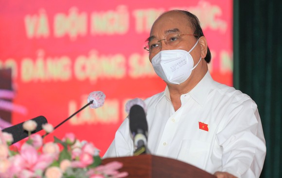 Chủ tịch nước Nguyễn Xuân Phúc: TPHCM khởi động mạnh mẽ, bài bản, căn cơ 'cỗ xe tam mã' ảnh 1