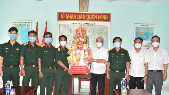 Trưởng Ban Tuyên giáo Thành ủy TPHCM Phan Nguyễn Như Khuê thăm, chúc tết Tiểu đoàn Trinh sát 47. Ảnh: ĐÌNH LÝ