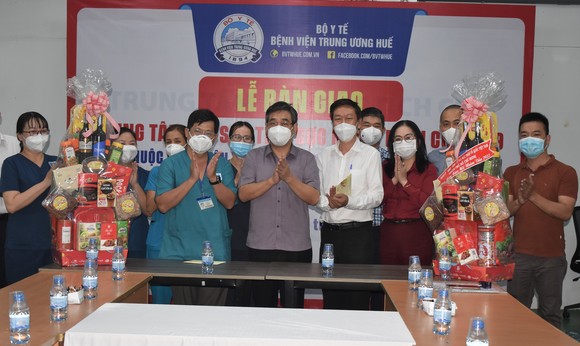 Trưởng Ban Tổ chức Thành ủy TPHCM thăm, chúc tết một số đơn vị, cá nhân ảnh 1