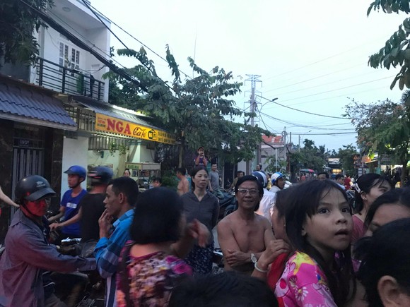 Sau khám xét nhà riêng và nhà cha mẹ, tiếp tục khám xét quán karaoke của Phúc "XO" ảnh 8