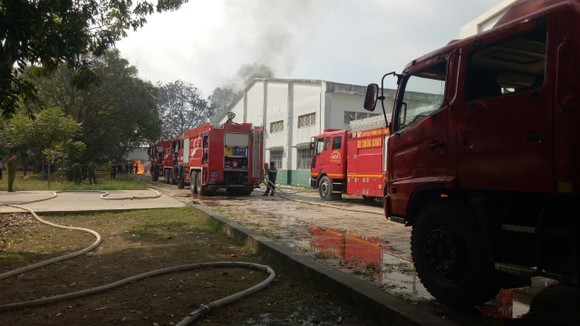 Cháy xe bồn chứa hóa chất trong Công ty TNHH Tiên Yu Enterprise Việt Nam ảnh 1