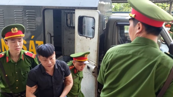 Xét xử nhóm giang hồ vây xe chở công an ở tỉnh Đồng Nai ảnh 1