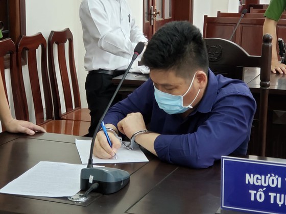 Giám đốc gọi điện giang hồ vây chặn xe công an ở Đồng Nai lãnh thêm 3 năm tù về tội trốn thuế ảnh 4