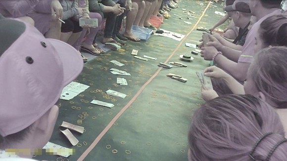 Vụ sới bạc "khủng" giữa rừng phòng hộ: Truy tố nhiều bị can ảnh 2