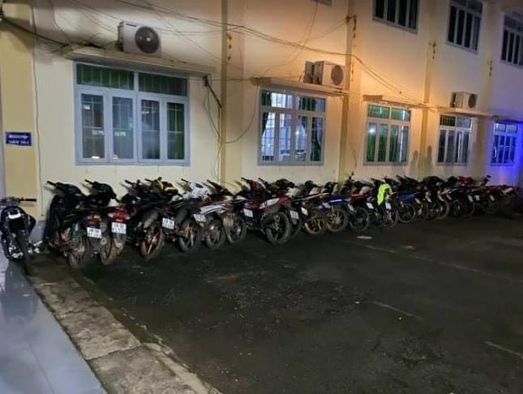Công an vây bắt nhóm thanh thiếu niên đua xe trái phép ở tỉnh Đồng Nai ảnh 1