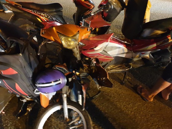Xe ô tô “điên” tông nhiều xe máy khiến nhiều người bị thương ở quận Thủ Đức ảnh 6