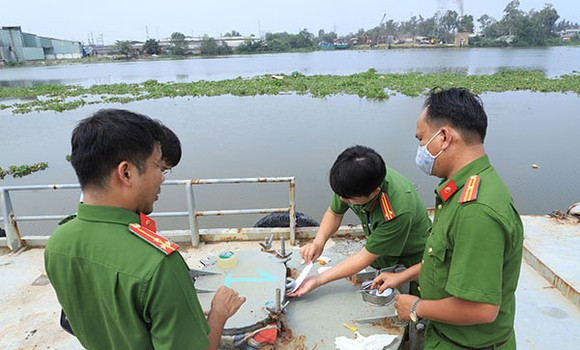 Bắt thêm nhiều đối tượng trong đường dây làm xăng dầu giả ở tỉnh Đồng Nai ảnh 3