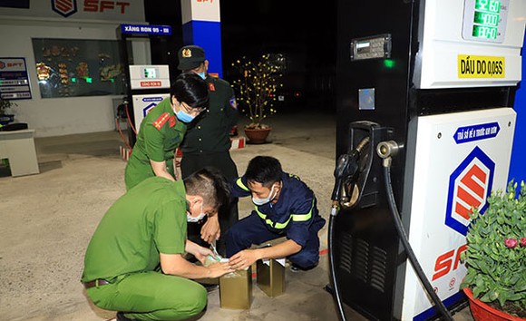 Bắt thêm nhiều đối tượng trong đường dây làm xăng dầu giả ở tỉnh Đồng Nai ảnh 2