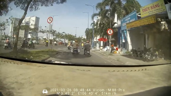 Khen thưởng 2 CSGT 'mở đường' cho ô tô chở sản phụ đến bệnh viện ảnh 3