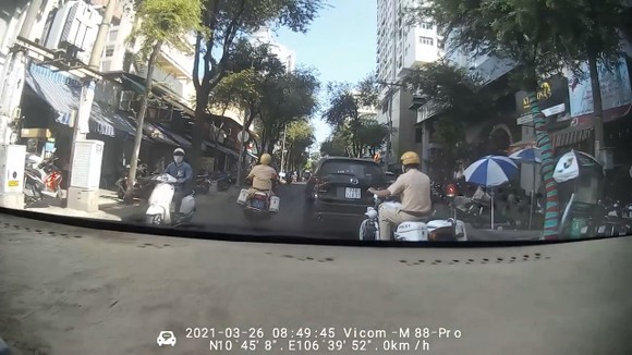Khen thưởng 2 CSGT 'mở đường' cho ô tô chở sản phụ đến bệnh viện ảnh 4