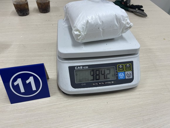 Phát hiện gần 36 kg ma tuý các loại trong lô hàng quà biếu ảnh 1