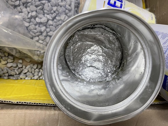 Phát hiện gần 36 kg ma tuý các loại trong lô hàng quà biếu ảnh 5