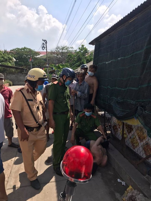 Tổ phòng chống dịch Covid-19 bắt kẻ trộm xe máy ở huyện Bình Chánh ảnh 1