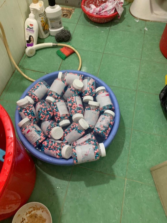 Khởi tố, bắt giam 3 đối tượng trong đường dây sản xuất, buôn bán thuốc điều trị Covid-19 giả ảnh 4