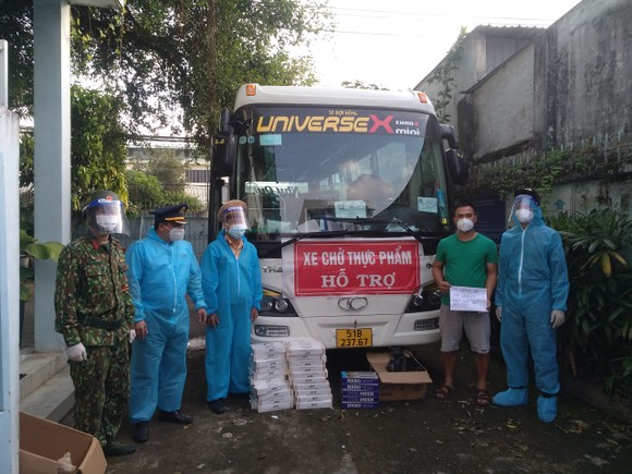 Liên tiếp phát hiện xe luồng xanh chở thuốc lá lậu từ tỉnh Tây Ninh về TPHCM ảnh 2