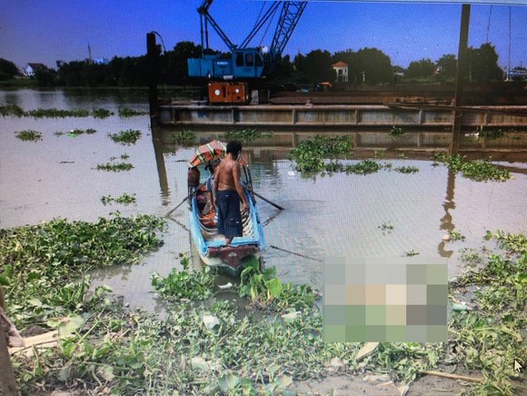 Phát hiện thi thể người nhiều hình xăm, không mặc quần áo nổi trên sông Sài Gòn ảnh 1