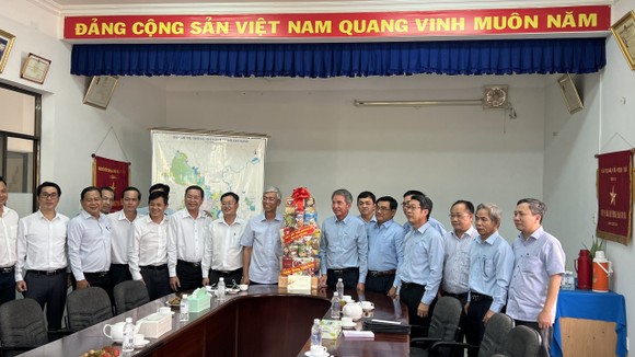Phó Chủ tịch UBND TPHCM Võ Văn Hoan thăm, chúc tết nhiều đơn vị ảnh 4