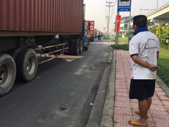 Kẹt xe nghiêm trọng trên tuyến xa lộ Hà Nội  ảnh 6