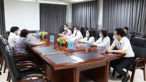 Tri ân bệnh viện nhân ngày Thầy thuốc Việt Nam ảnh 1