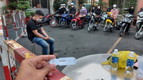 Bắt nhóm 'quái xế', phát hiện 5 người mắc Covid-19 ảnh 4
