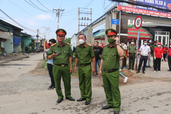 Hơn 860 người tham gia diễn tập chữa cháy ở khu dân cư huyện Bình Chánh ảnh 13