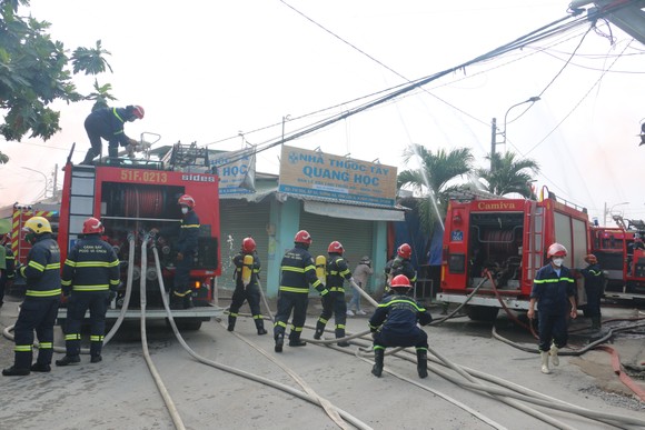 Hơn 860 người tham gia diễn tập chữa cháy ở khu dân cư huyện Bình Chánh ảnh 2