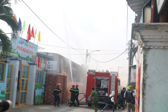 Hơn 860 người tham gia diễn tập chữa cháy ở khu dân cư huyện Bình Chánh ảnh 10
