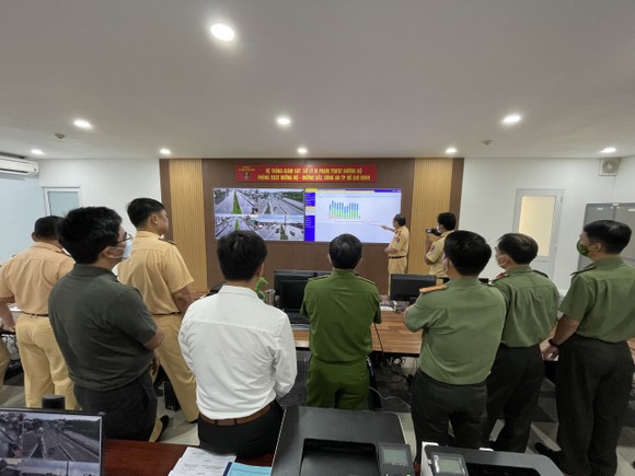 Camera giám sát xử lý vi phạm giao thông trên tuyến Quốc lộ 1A được đưa vào hoạt động ảnh 3
