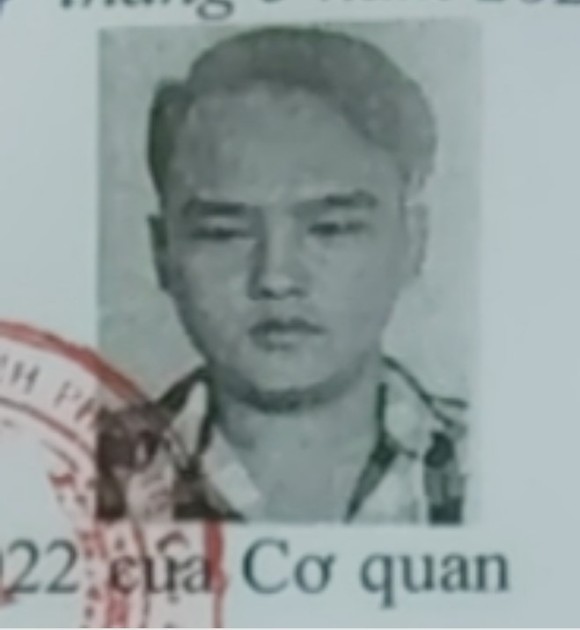 Truy nã kẻ dùng dao đâm cha dượng tử vong ảnh 1
