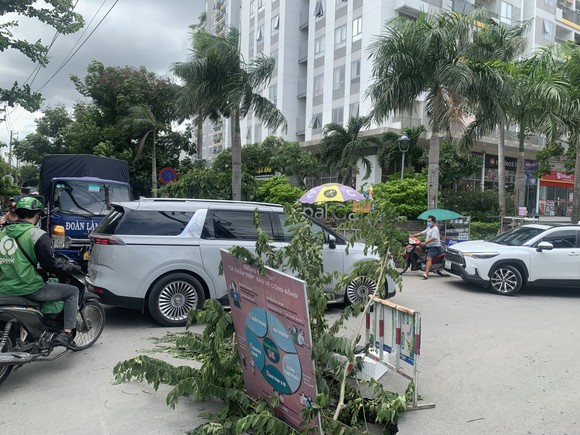 “Hố tử thần” xuất hiện giữa giao lộ ở TP Thủ Đức ảnh 8