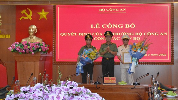 Thứ trưởng Trần Quốc Tỏ trao các Quyết định điều động, bổ nhiệm Thiếu tướng Phan Xuân Tuy và Thiếu tướng Đoàn Minh Lý