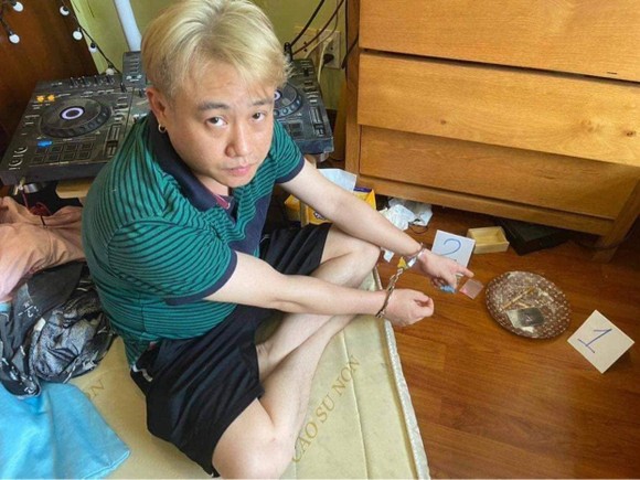 Tạm giữ diễn viên hài Hữu Tín vì tổ chức, tàng trữ, sử dụng chất ma túy ảnh 1