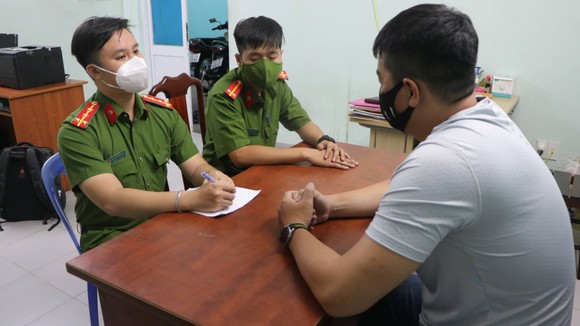 Vụ bác sĩ bị hành hung: Củng cố tài liệu chứng cứ, nếu đủ cơ sở sẽ khởi tố vụ án ảnh 1