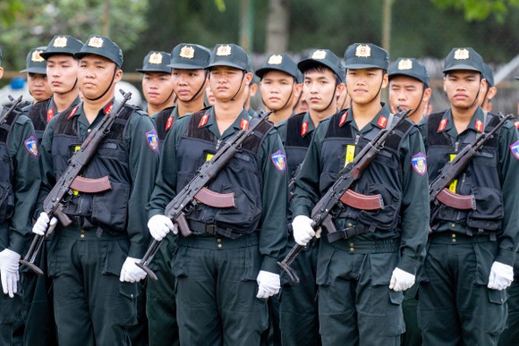 Ra mắt Trung đoàn Cảnh sát cơ động dự bị chiến đấu thuộc Công an TPHCM ảnh 6