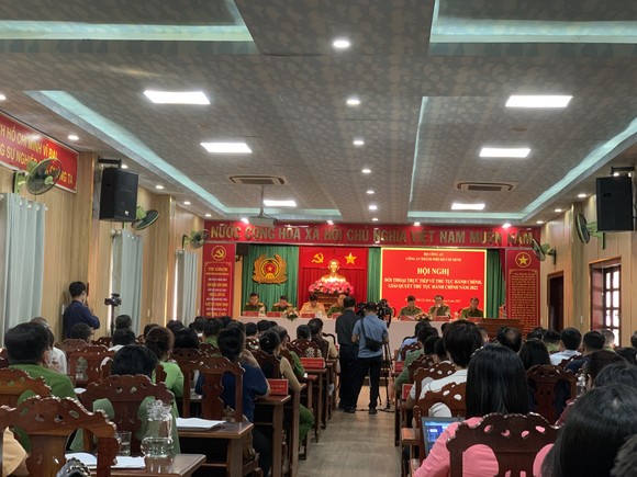 Công an TPHCM hứa tiếp thu kiến nghị 'không thu sổ hộ khẩu' ảnh 3