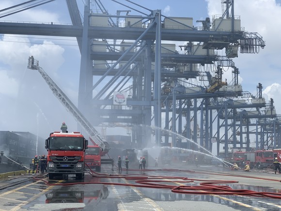 Gần 1.900 người tham gia diễn tập chữa cháy ở Tân Cảng Cát Lái ảnh 15