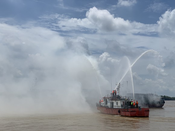 Gần 1.900 người tham gia diễn tập chữa cháy ở Tân Cảng Cát Lái ảnh 19