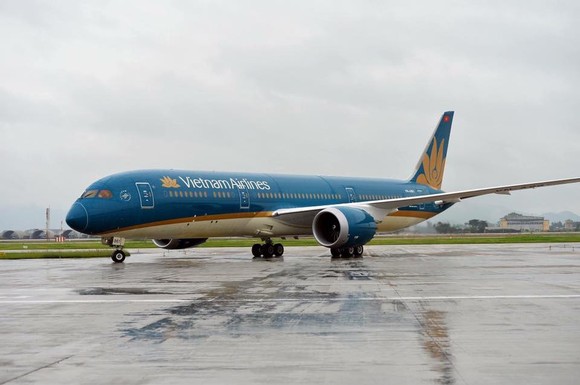 Máy bay Vietnam Airlines gặp sự cố về lốp tại Sân bay Tân Sơn Nhất