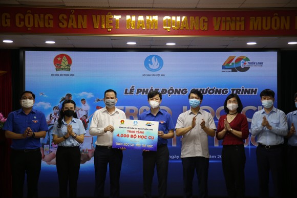 Lễ phát động chương trình "Trao học cụ - Tiếp tri thức" được tổ chức sáng 5-10 tại Hà Nội 