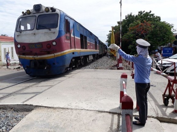 Khách đông, đường sắt lập thêm tàu SE5/6 trên tuyến Hà Nội - TPHCM