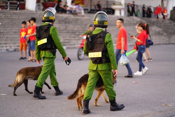 Lượt về bán kết AFF Cup: An ninh thắt chặt mọi ngả đường về sân Mỹ Đình ảnh 11