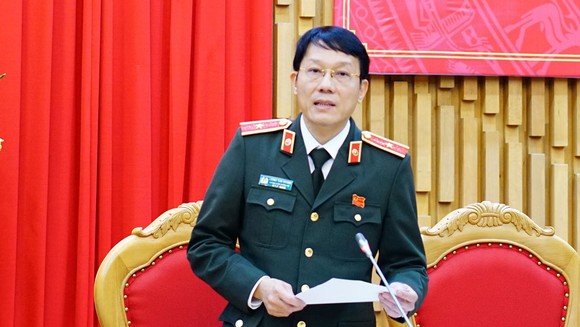 Thiếu tướng Lương Tam Quang thông tin