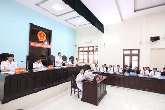 Xét xử cựu Đô đốc, Tư lệnh Quân chủng Hải quân Nguyễn Văn Hiến ảnh 1