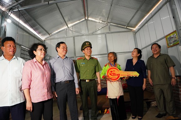 TPHCM hỗ trợ 50 tỷ đồng xây nhà tặng người nghèo tỉnh Lai Châu ảnh 9