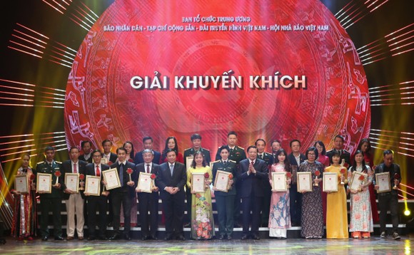Trao giải Báo chí toàn quốc về xây dựng Đảng - Giải Búa liềm vàng năm 2020 ảnh 5
