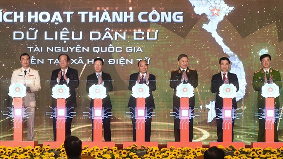 Thủ tướng Nguyễn Xuân Phúc: Đẩy nhanh việc chuyển đổi số trong quản lý dân cư ảnh 2